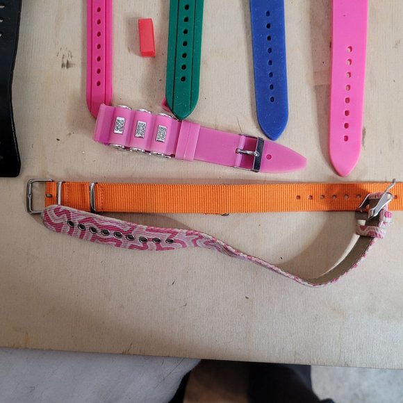 Watch Lot Broken For Parts Assorted Plastic Metal Pieces Missing Crafts As Is - Picture 11 of 11